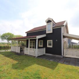 Sun-Soaked Bungalow in Simonshaven, Hotel in Simonshaven