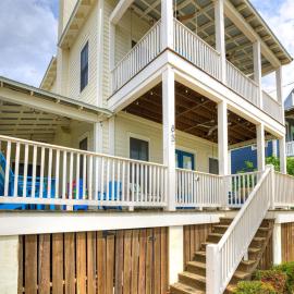 Lower Green Lodge Carlton Landing Sleeps 12, hotel i Canadian