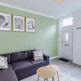 Next to the Train Station into Manchester and Liverpool , Fast Wi-Fi , Long Stays Welcome