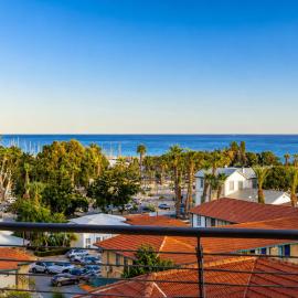 Best Seaview in Larnaca - 2 BDR Apt - 2 Min Walk to Beach