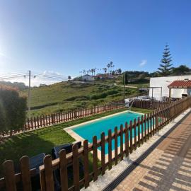 Like a Local Guest House, hotel di Ericeira