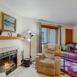 Downtown McCall Condo with Balcony & Views, hotel a McCall