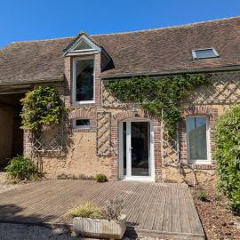 Maison de campagne rénovée avec jardin privatif - 2 chambres, 2 sdb, séjour spacieux