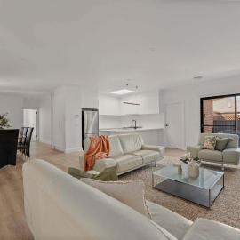 Stylish & New 3 Bed & 2 Bath Apartment on Seymour