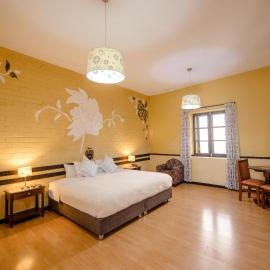 Yabar Hotel Plaza