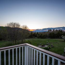 Beautiful Bridgton Apartment, hotell i Bridgton