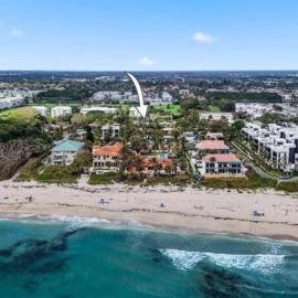 Walk to Beach - Tropical Yard with Putting Green Villa
