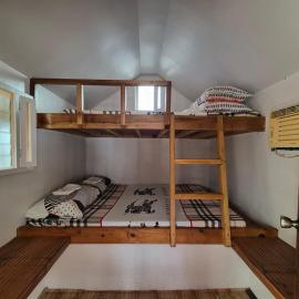 Beachfront Aircon Kubo for 4pax, хотел в Caba