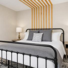 New! Cozy 1BR Upper Unit in the Heart of Roseville, hotel in Roseville