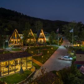 SaguleResort, hotell i Monasteri