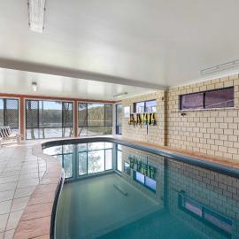 The Lake House - lakeside retreat w. pool & views