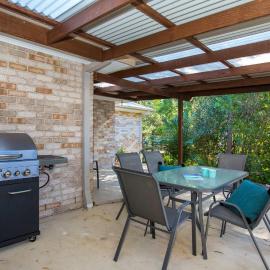 Leafy Retreat - spacious holiday home near harbour, hotel in Ulladulla