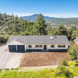 Yosemite Retreat, Hot Tub, Game Room and Near Bass Lake, hotel sa Oakhurst