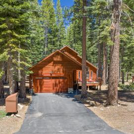 Tahoe Donner Cabin Level Driveway Sleeps 8 โรงแรมในทรักกี