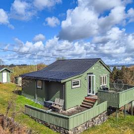 2 Bedroom Nice Home In Sletta, hotelli kohteessa Sletta
