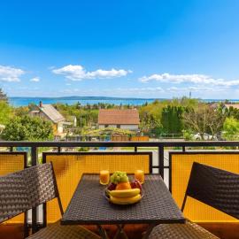 House Hortenzia Lake View Terrace & Garden - Happy Rentals