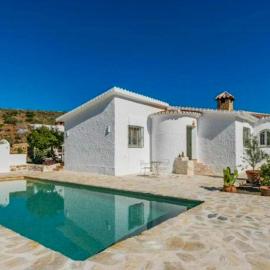 Design Rustic Villa In Alcaucín With Pool, Hotel in El Cerro