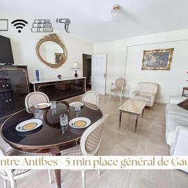 T3 spacieux Antibes centre avec doubles balcon โรงแรมในอองทีบส์
