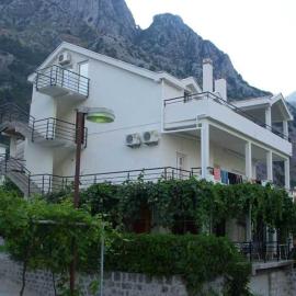 Apartments Dakovic, hotel in Kotor