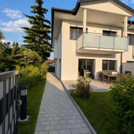 elegant house with garden near Vienna、Kottingbrunnのホテル