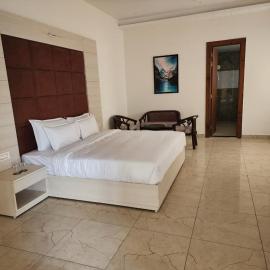 Crestorio of Corbett, hotel i Bāzpur