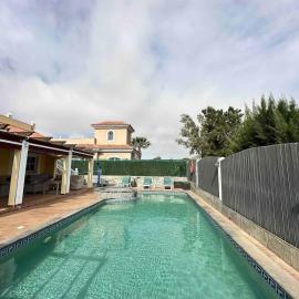 Villa familiar con piscina, barbacoa y WIFI