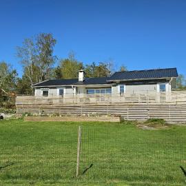 Dog-friendly house with large garden in Svanesund SE09173, hotel a Svanesund