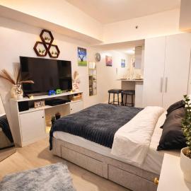 Relaxing Condo Escape, Azure North Bali Tower, hotel in San Fernando