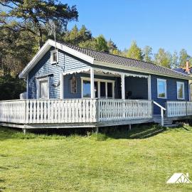 Cozy cottage 200m from the sea in Svanesund - SE09183, Hotel in Svanesund
