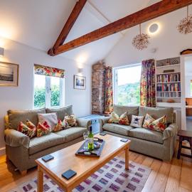Stylish Reverse-Level Retreat for couples, hotel in Totnes