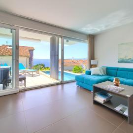 VILLA SOLIS LACUS modernes Apartment - privater beheizbarer Pool- Klimaanlage - private Parkplätze, hotel u Njivicama