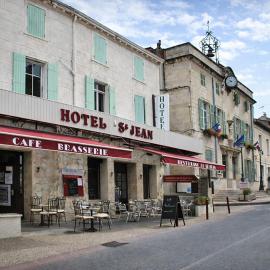 Le Saint Jean Hotel Bar Restaurant - Barbentane, hotel en Barbentane