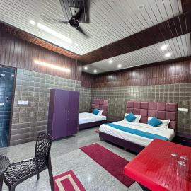Bella Vista Homestay & Hotel, hotel in Mussoorie