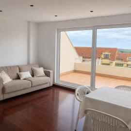 Atico con terraza al mar, hotel in Mogro