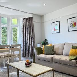 Quiet Cambridge 2-Bed near Girton, Parking, Workspace, Long Stays, hotel in Girton