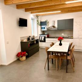 Al Vicolo Holiday Home, hotel in Nave San Rocco