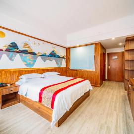 椰风金隆酒店琼海银海路旗舰店, hotel en Qionghai
