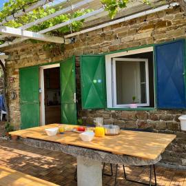 Olive Gardens Cottage above Portorož, ξενοδοχείο σε Strunjan