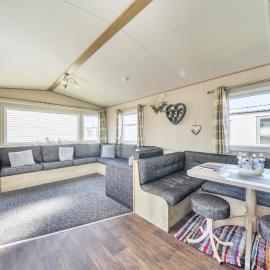 Sleeps 8 - Communal Spa Access - Parking