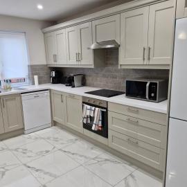 Townhouse Sleeps 8 - Garden Wifi Free Parking