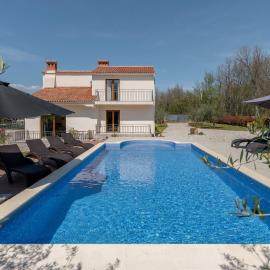 Villa Aqua