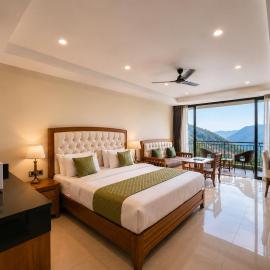 Mokshada Hotel & Resort A Premium Property Near Jaypee, ξενοδοχείο σε Mussoorie