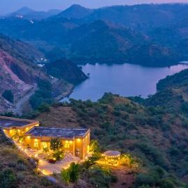 Nilaya In The Hills by StayVista - 4BHK Lake-View Villa with Private Pool