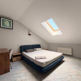 Classical Deribasivska 3-Bedrooms Apartment