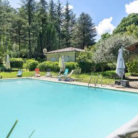 Magnifique Villa Paisible - Piscine โรงแรมในJaujac