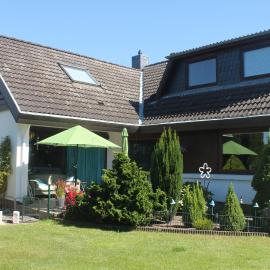 Thiessen - Ferienwohnung mit sonnigem Balkon، فندق في Silberstedt