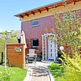 Ferienhaus zum Hafen in Altefaehr – hotel w mieście Altefähr