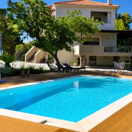 Villa Polyxeni 5BR Private Pool Villa up to 12 Guests, hotell i Politika