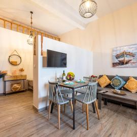 Elysium Villanova Apartment near Airport, viešbutis mieste Paradeision