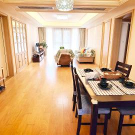 Tidewhisper Deluxe Suite 1 -2 Bedrooms, 2 Bathrooms, hotel in Qingdao